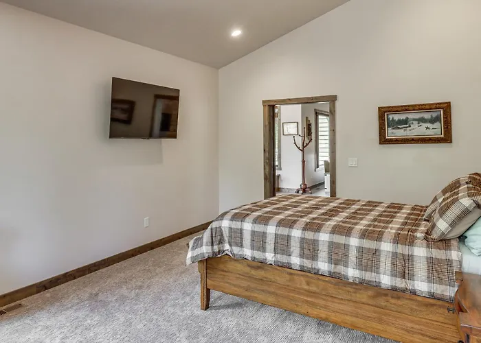 Spacious Family Gem W/ Patio, 3 Mi To Rainbow