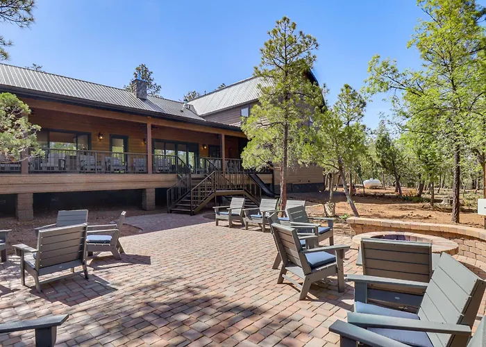 Spacious Family Gem W/ Patio, 3 Mi To Rainbow Holiday home